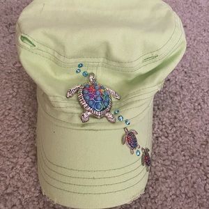 NEW Ladies Hat with Metal Turtle